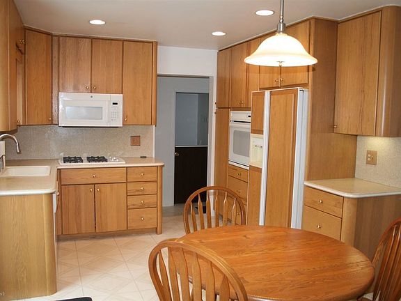 5th image of 19363 Martin Dr