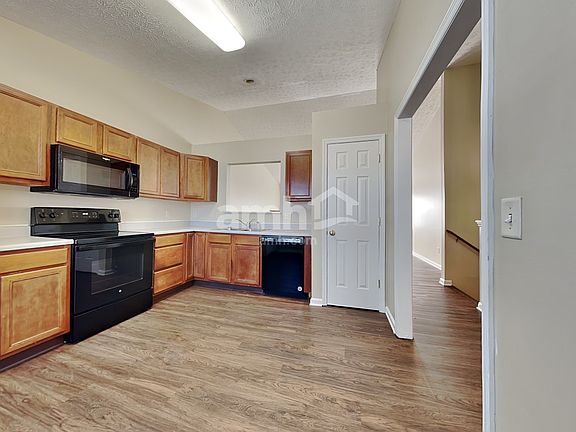 3rd image of 691 Maxwell Ct
