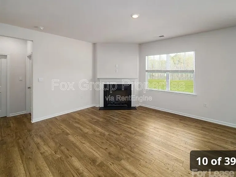 132 Scotsway Ct — Photo 11