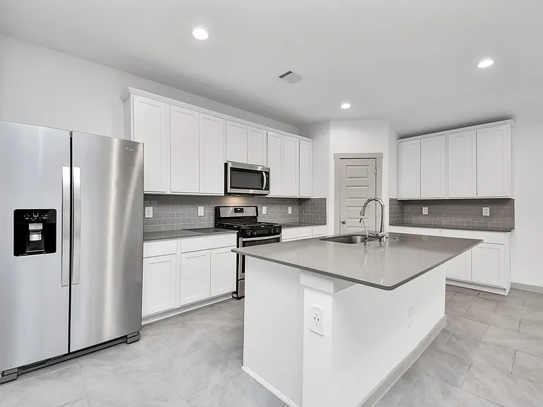 1118 Hyde Lake Ln — Photo 14