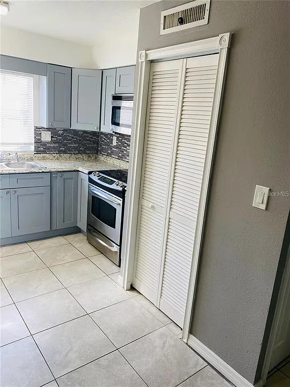 7453 Daniel Webster Dr — Photo 2