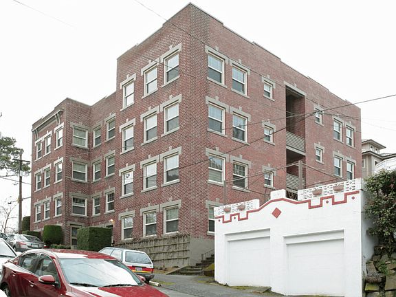 3rd image of 5019 Phinney Ave N #18776918