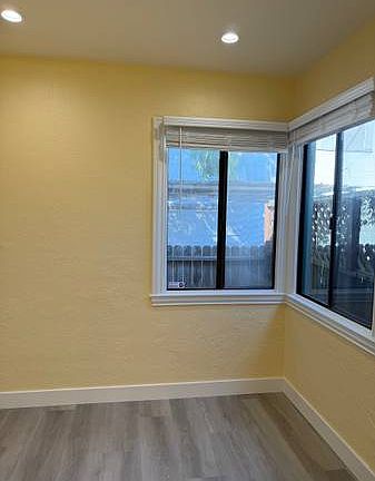 3rd image of 3833 Beresford St