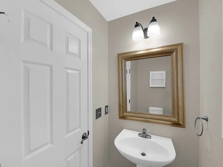 646 Monument Point St — Photo 11