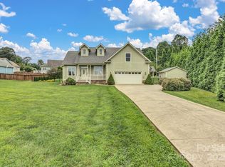 432 Oak Grove Rd, Flat Rock, NC 28731