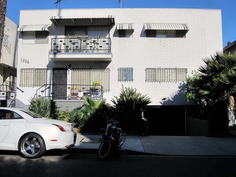 1016 N Orange Grove Ave #3