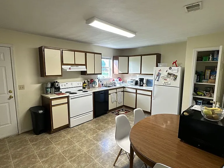 215 Pheasant Run Dr — Photo 3