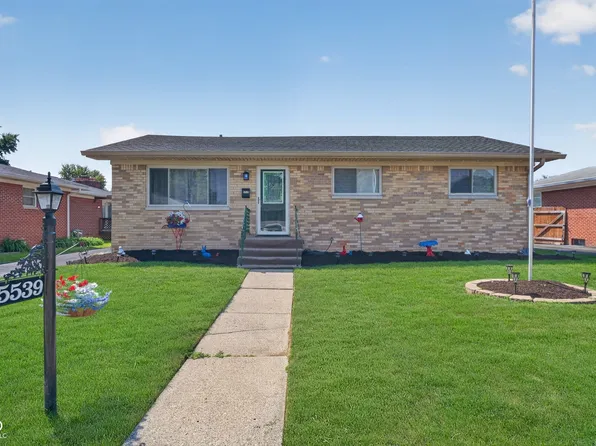 5539 Meadowood Dr, Indianapolis, IN 46224