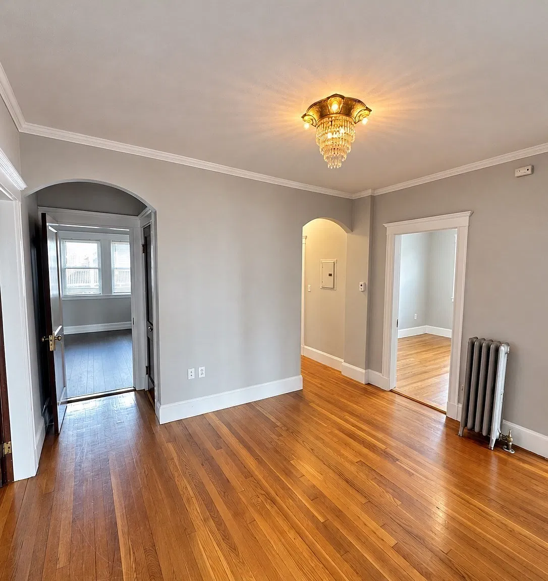 3 bed, 1.0 bath, 1300 sqft, $2,950 — Photo 2