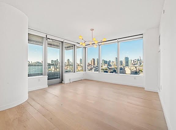 3rd image of 3 Court Sq #1011