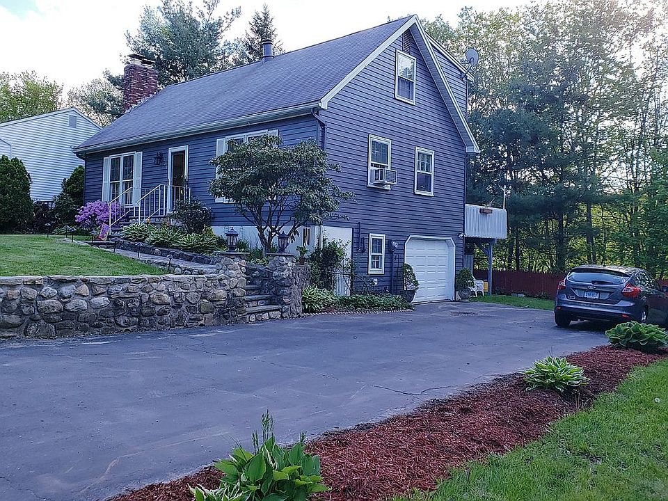 Quiet BunkerHill neighborhood