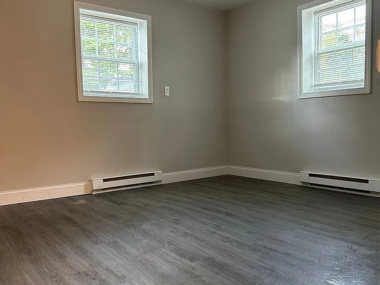 1093 Main St Apartments — Photo 19