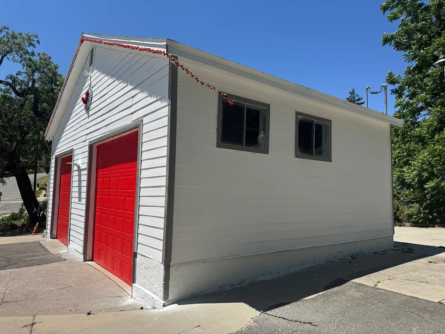 Commercial Building in Downtown Dunsmuir — Photo 2