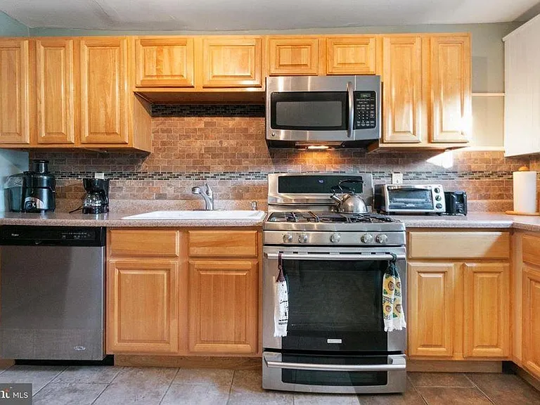107 N Port St — Photo 11