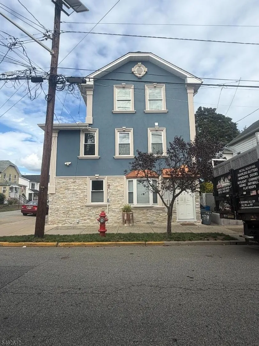 2 bed, 1.0 bath, $2,300 — Photo 1
