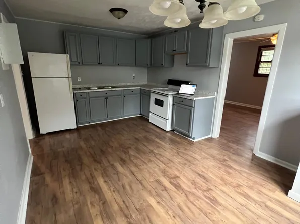 1740 Bridger St, Fayetteville, NC 28301