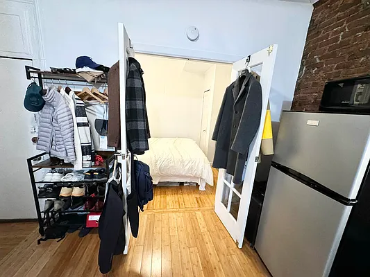 Rented by Delmark Realty LLC | media 6