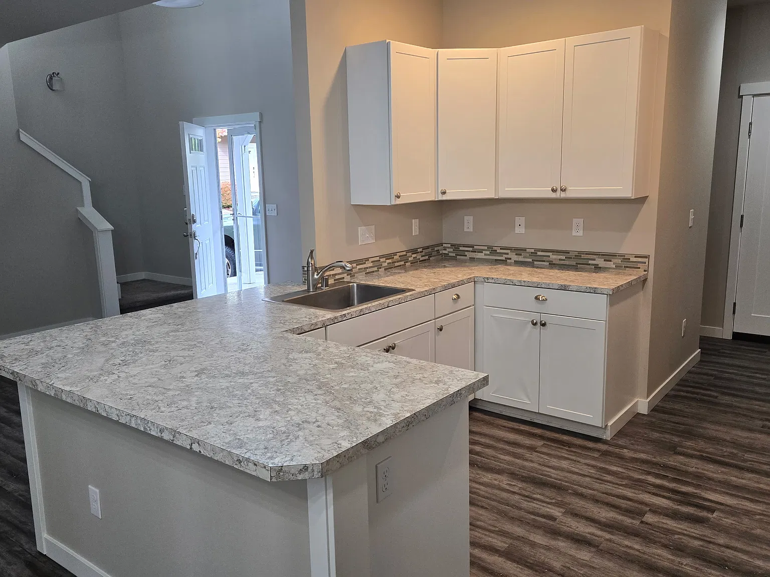 3 bed, 2.5 bath, 1756 sqft, $2,500 — Photo 3