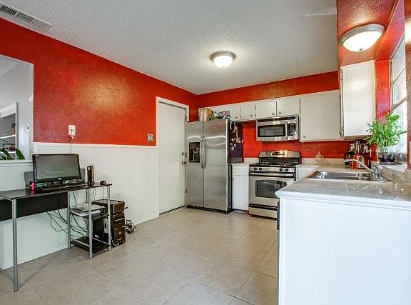 5th image of 414 Lazy River Dr