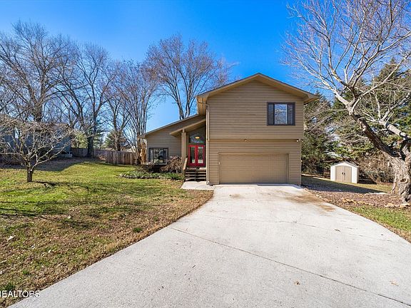 3rd image of 1301 Hickoryoak Ln
