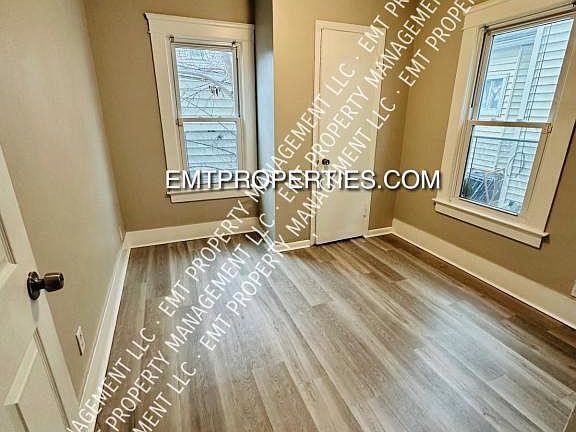 3rd image of 1301 W 5th St #1