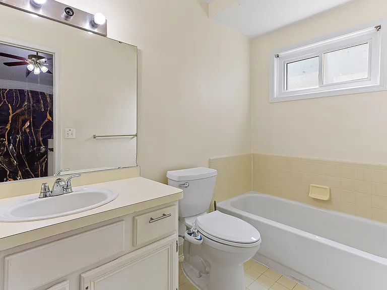 42137 Trent Dr — Photo 10