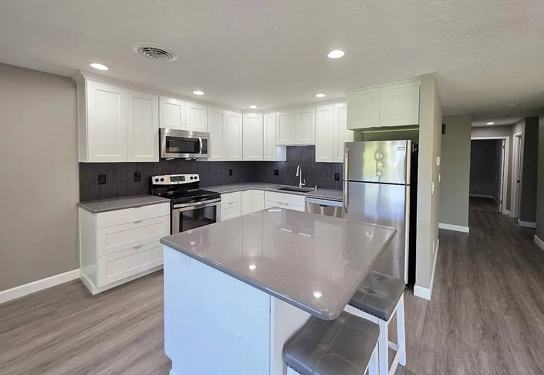 3 bed, 1289 sqft, $1,995 — Photo 1