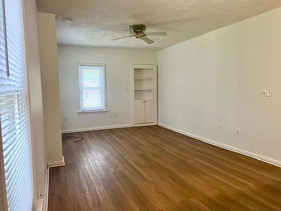 3rd image of 2475 Pine Lake Ave