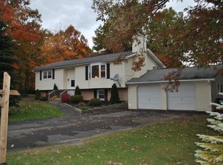49 Mountain Dr, Mount Pocono, PA 18344