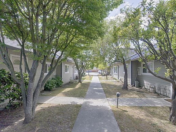 3rd image of 3344 Mission Dr