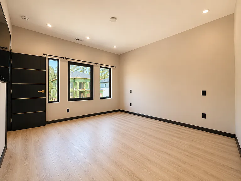 753 Spire Bnd — Photo 13