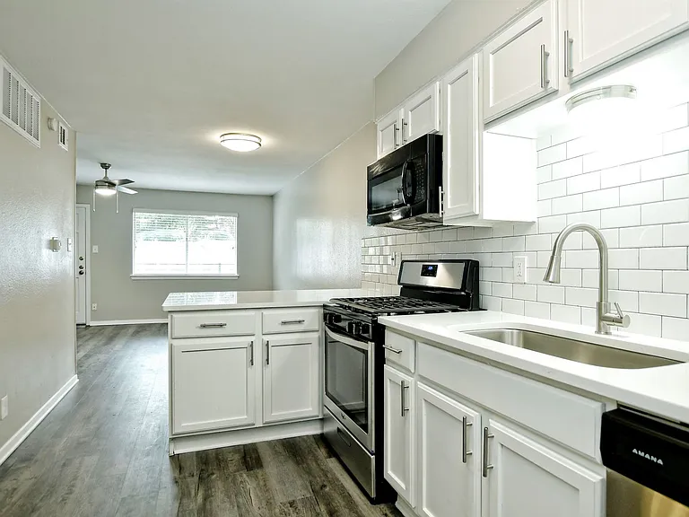 Sandpiper Apartments — Photo 29