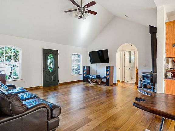 3rd image of 11 Cresswell Ln