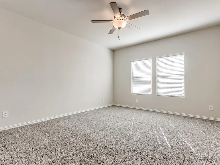 105 Caliber Ct — Photo 8
