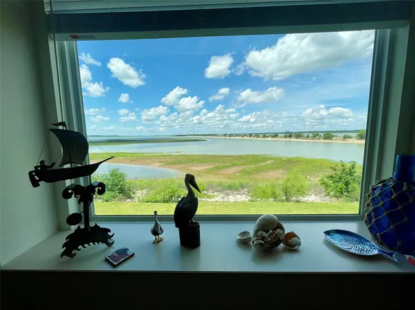 110 Harbor Dr Unit 211, Runaway Bay, TX 76426