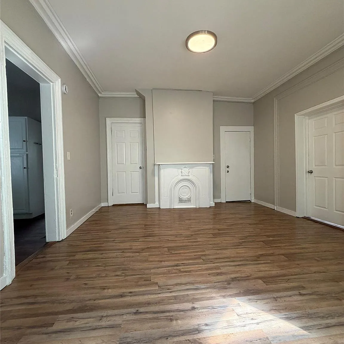 3 bed, 1.0 bath, 1200 sqft, $2,200 — Photo 4