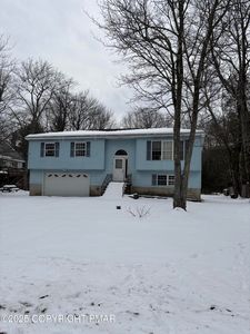 1216 Thunder Dr, Pocono Summit, PA, 18346