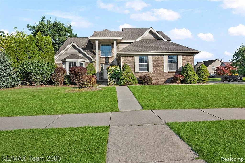 4 bed, 2.5 bath, 2384 sqft, $2,900 — Photo 3