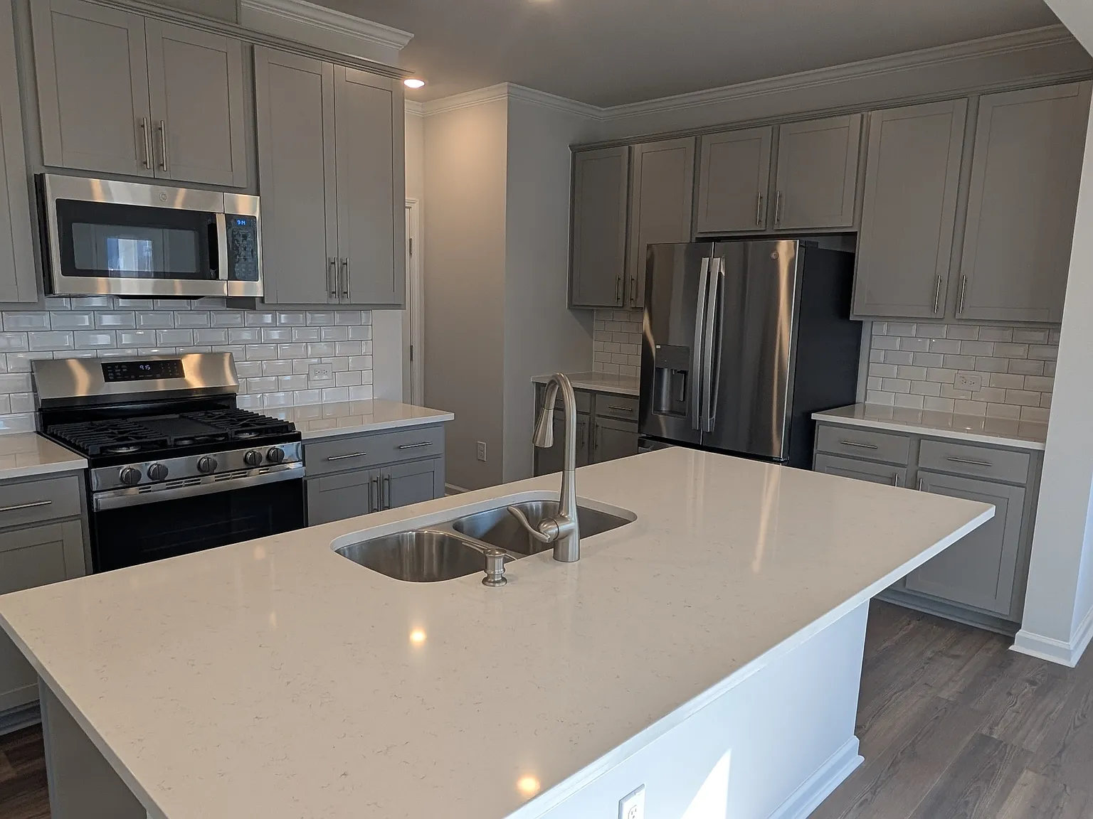 3 bed, 2.5 bath, 1924 sqft, $2,250 — Photo 3