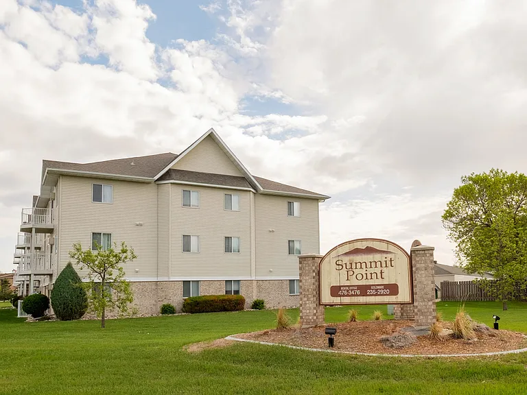 Fargo, ND Summit Point Apartments | Exterior