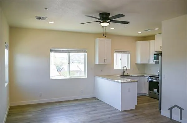 2 bed, 930 sqft, $1,930 — Photo 2