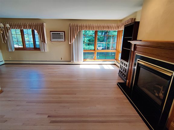 2nd image of 3112 Belmont Ave