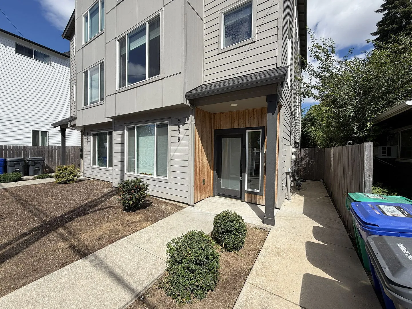 Wonderful Modernized 4-bedroom, 3-bath Home in North Portland! — Photo 3