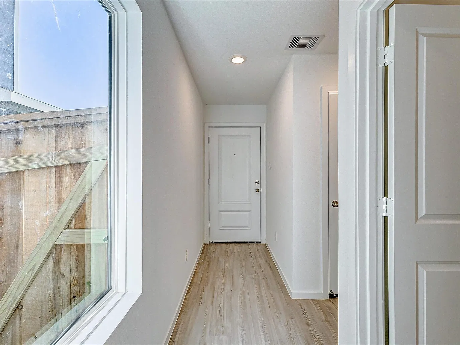 4 bed, 2.5 bath, 1530 sqft, $1,750 — Photo 2