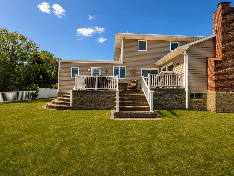 Whitewood Dr — Photo 32