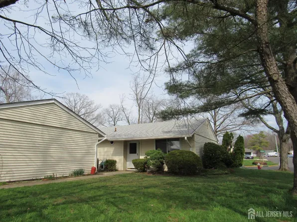 264B Crosse Dr, Monroe Township, NJ 08831