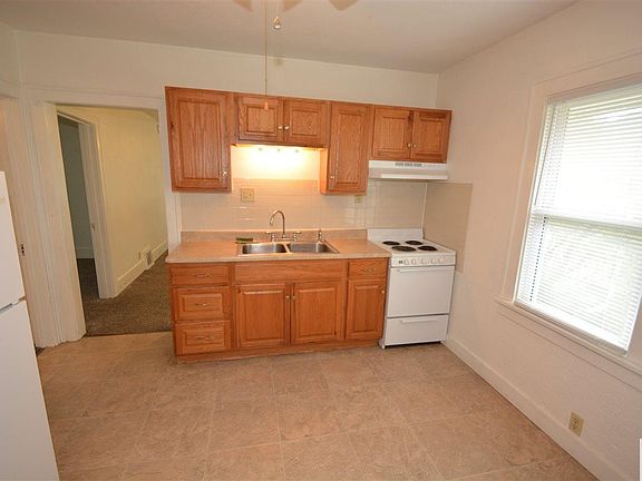 4th image of 2505 Washington Ave