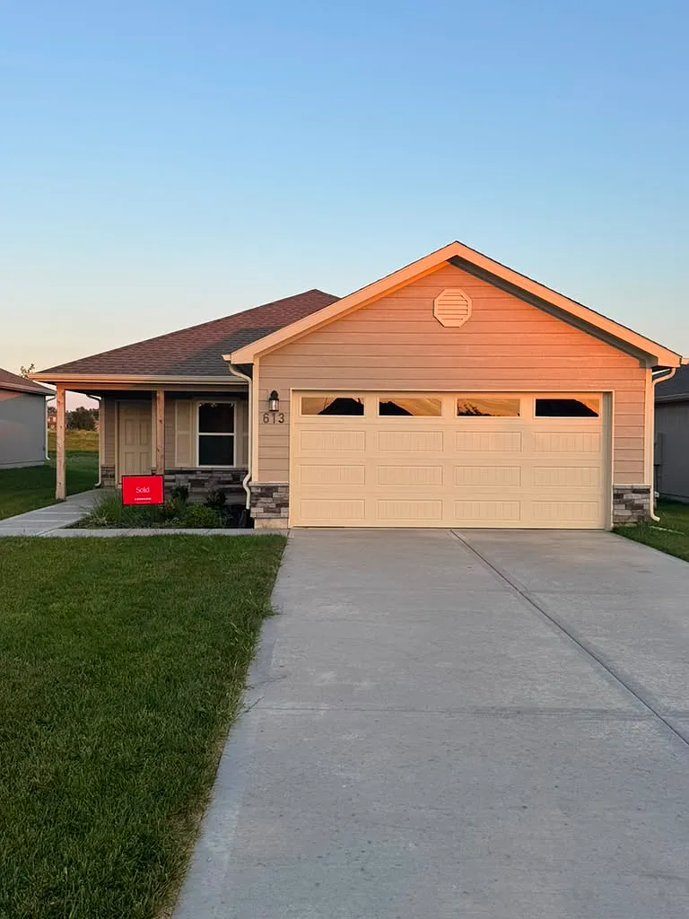 4 bed, 1496 sqft, $2,445 — Photo 1