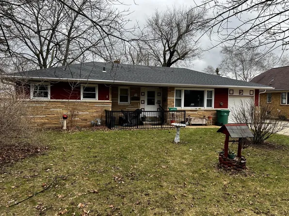 W67N856 Washington AVENUE, Cedarburg, WI 53012