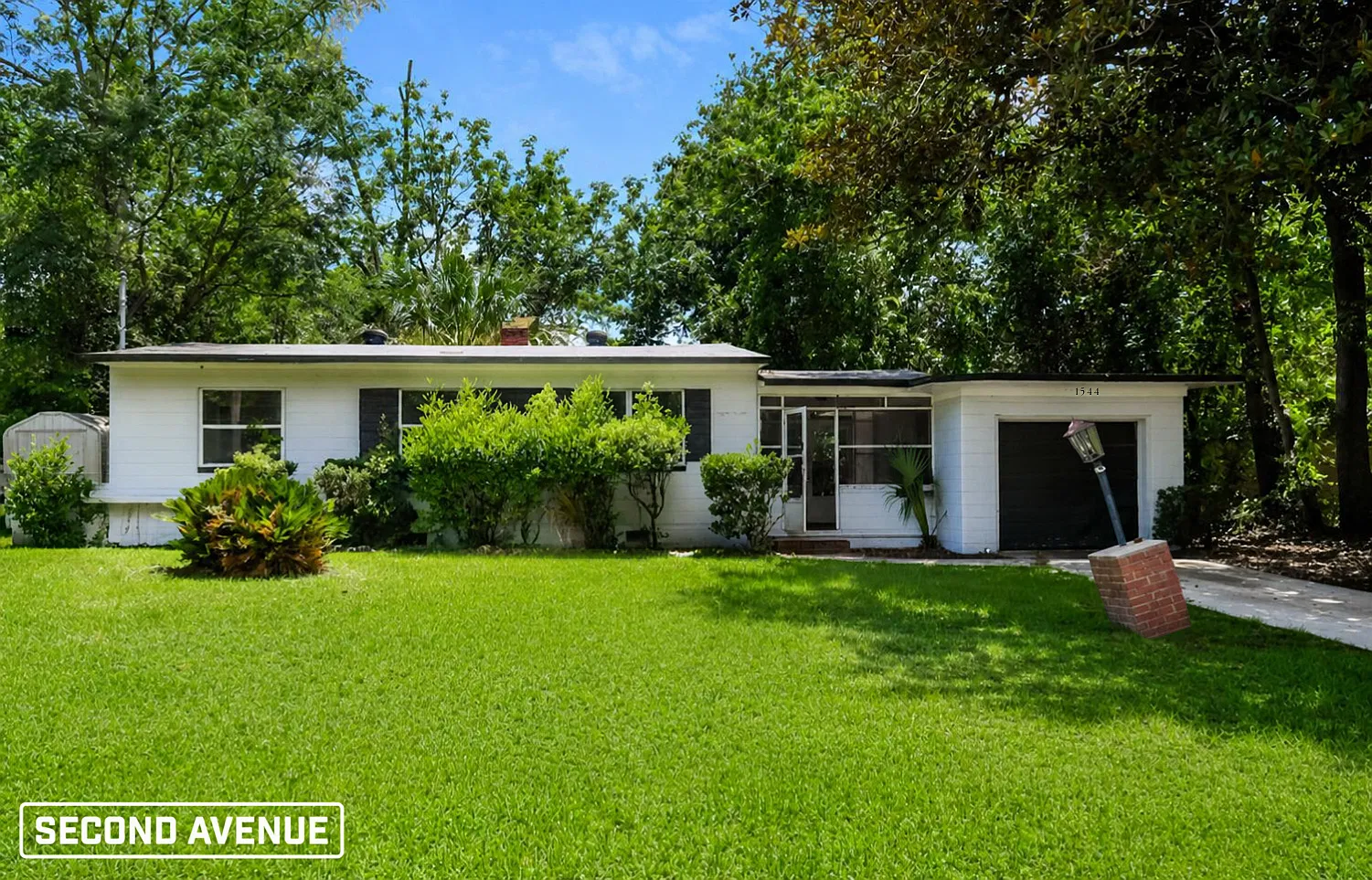 3 bed, 1.0 bath, 1086 sqft, $1,039 — Photo 1